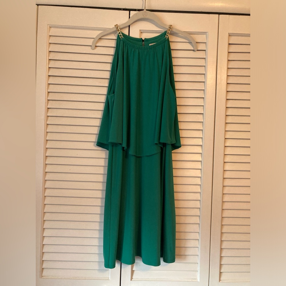 Flowy sleeveless green dress with gold chain - size 10 P - db established 1962